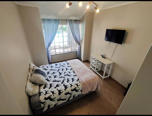 4 BEDROOM FREEHOLD FOR SALE IN BRACKENHURST